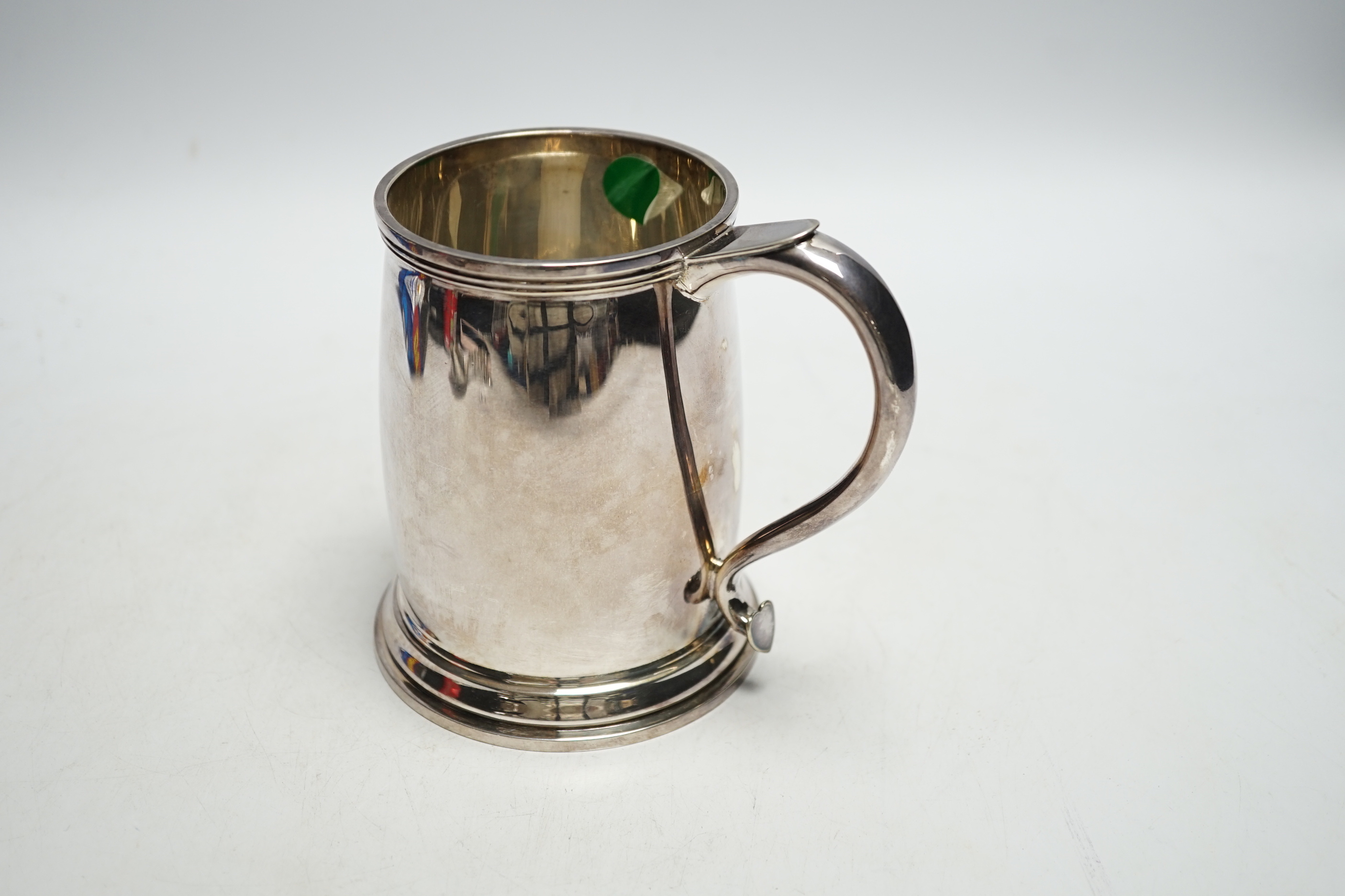 A George VI silver mug, Atkin Brothers, Sheffield, 1944, height 13cm, 13oz.